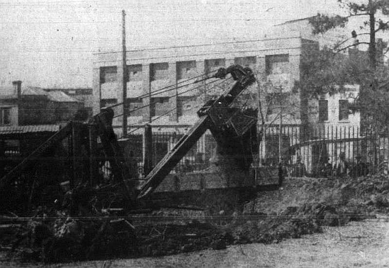 [Steam Shovel, Old Melbourne Cemetery]